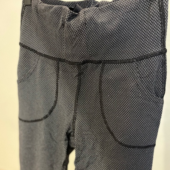 Lululemon Skinny Will Pant | Size 4 | High Rise | Pockets | GREAT Condition - Picture 4 of 6